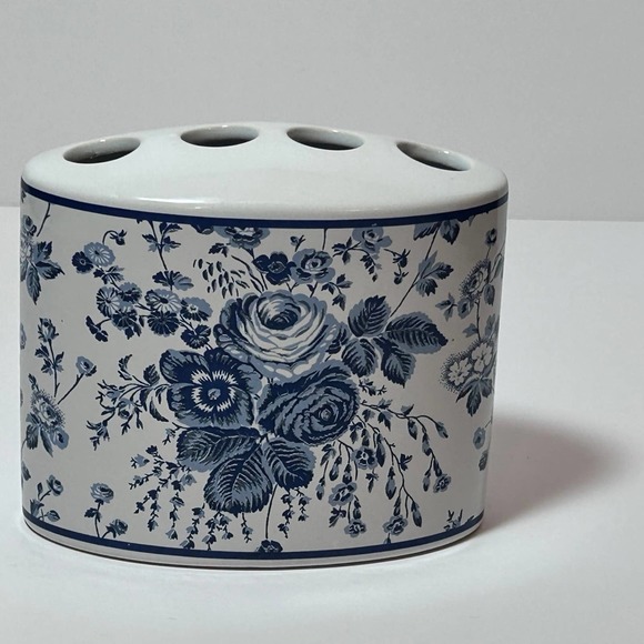 Tommy Hilfiger Other - TOMMY HILFIGER BLUE‎ VICTORIAN FLORAL (1PC) TOOTHBRUSH HOLDER